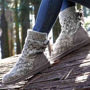 Like NEW UGG Isla Boots